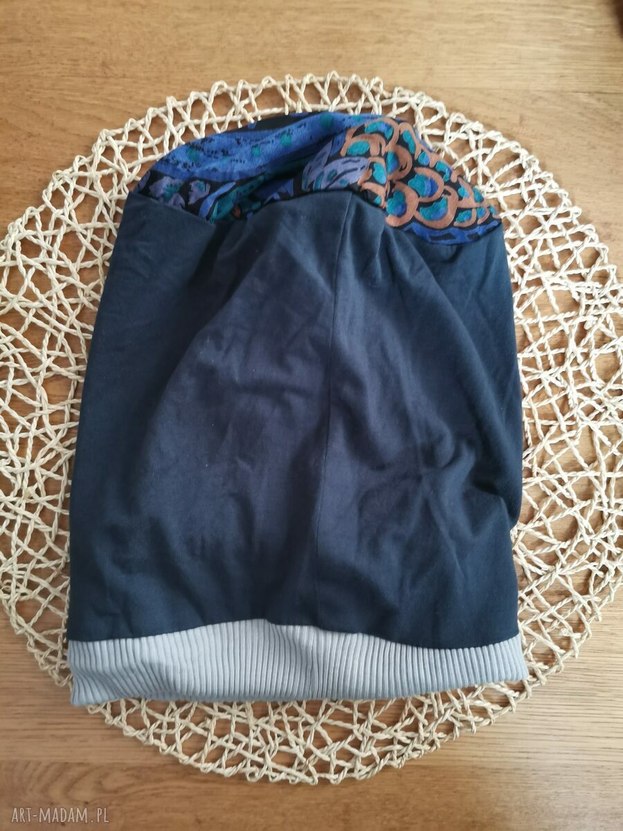 Ciepła czapka boho Smerfetka - szara grafit z niebieską sportową górą