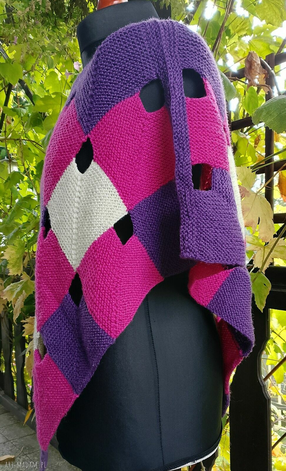 Ciepłe poncho damskie na drutach - rękodzieło z wełną merino
