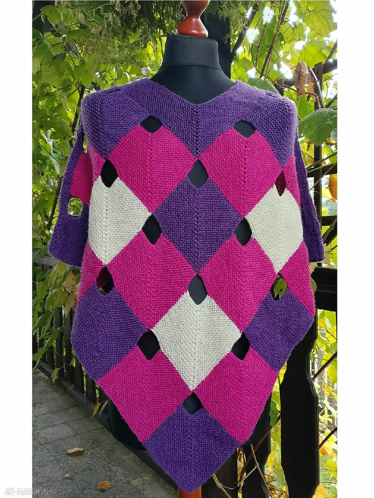 Ciepłe poncho damskie na drutach - rękodzieło z wełną merino