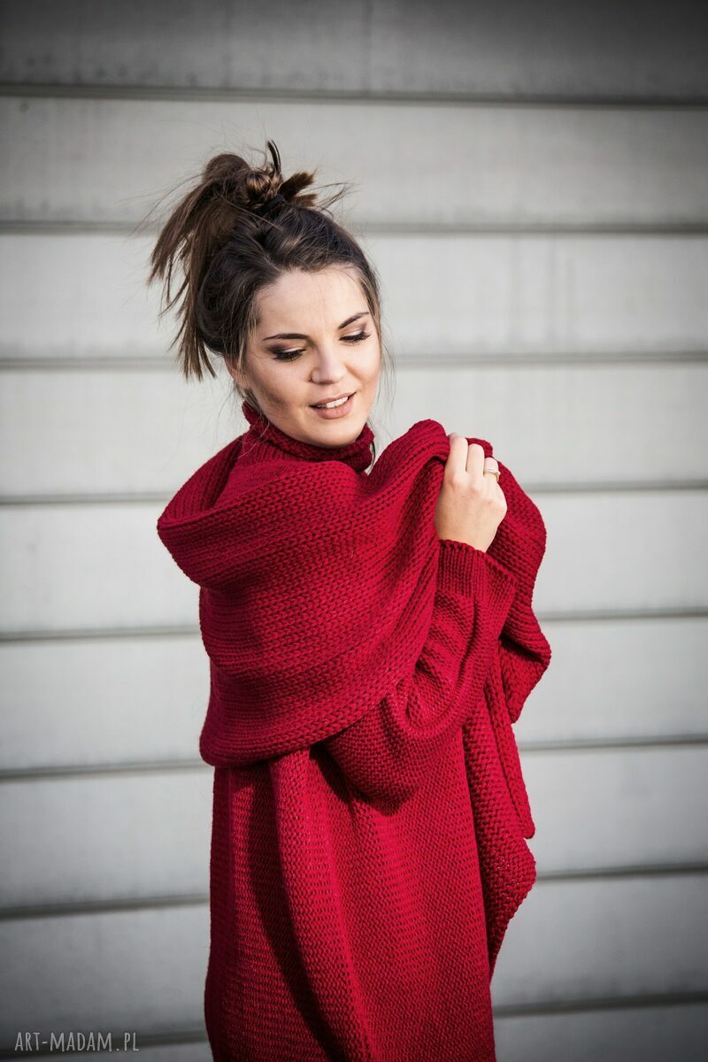 Ciepły, ciemnoczerwony sweter