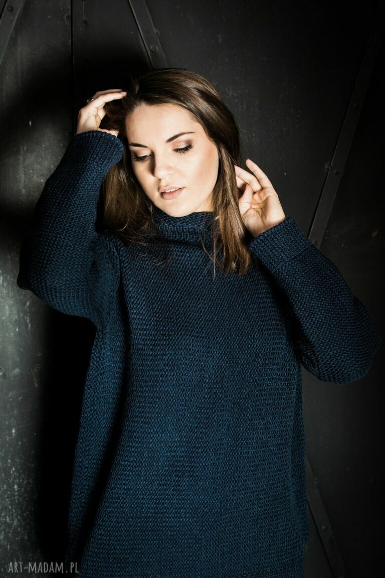 Ciepły, granatowy sweter