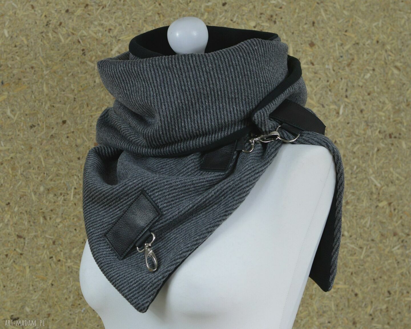 Ciepły wełniany szal szary prążek ze skórzanymi zapinkami UNISEX Hand Made