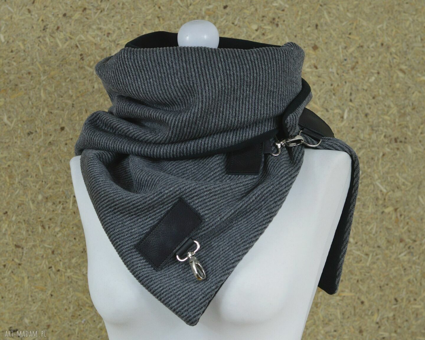 Ciepły wełniany szal szary prążek ze skórzanymi zapinkami UNISEX Hand Made