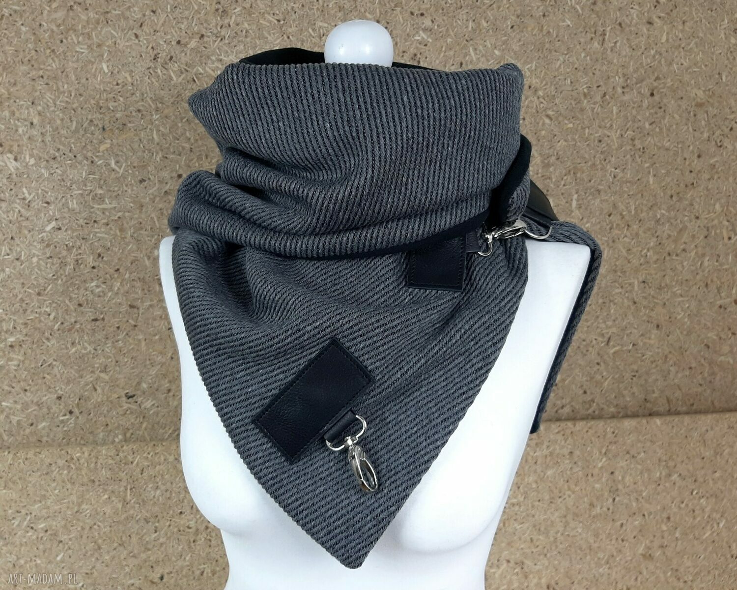 Ciepły wełniany szal szary prążek ze skórzanymi zapinkami UNISEX Hand Made