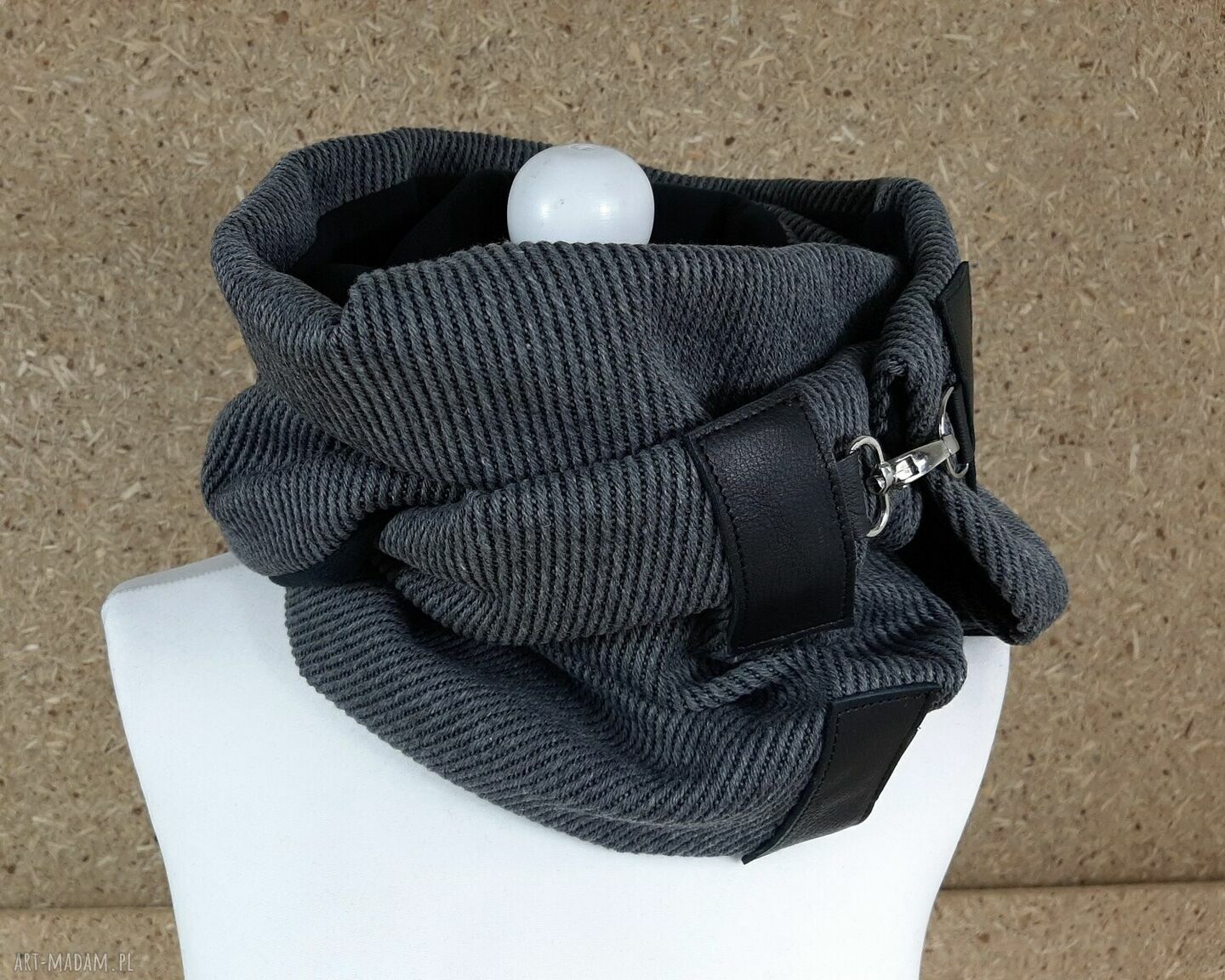 Ciepły wełniany szal szary prążek ze skórzanymi zapinkami UNISEX Hand Made