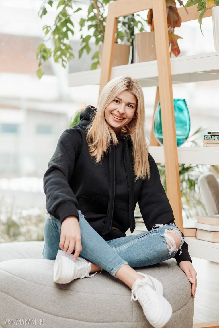 Bluza Clasic kangurka czarna z kapturem - ręcznie robiona
