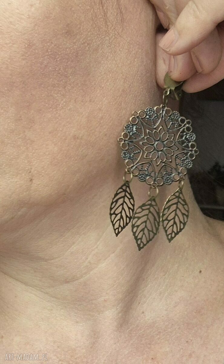 Klipsy z ażurowymi liśćmi w brązowym boho - bardzo lekkie