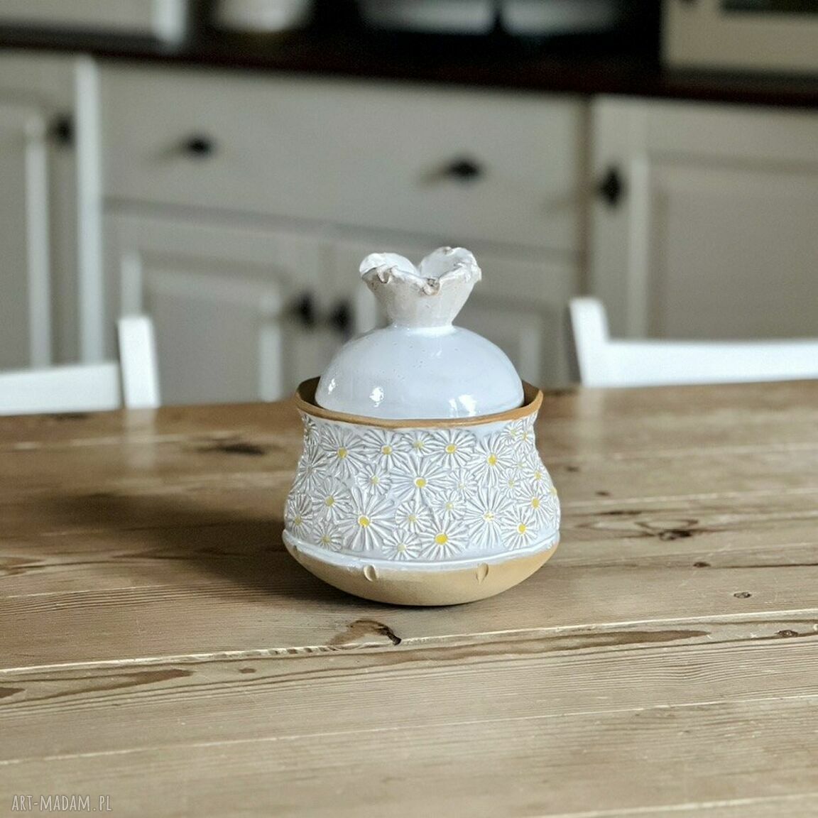 Cukiernica ceramiczna z pokrywką w stokrotki