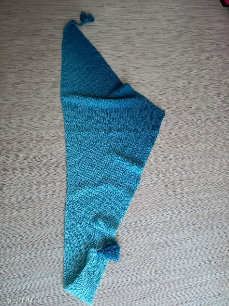 Custa ombre ręcznie robiona na drutach - ciepła chusta kopnięty trójkąt