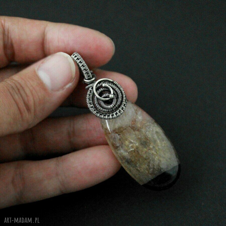 Cylia - wisiorek z agatem i oksydowanym srebrem w technice wire wrapping