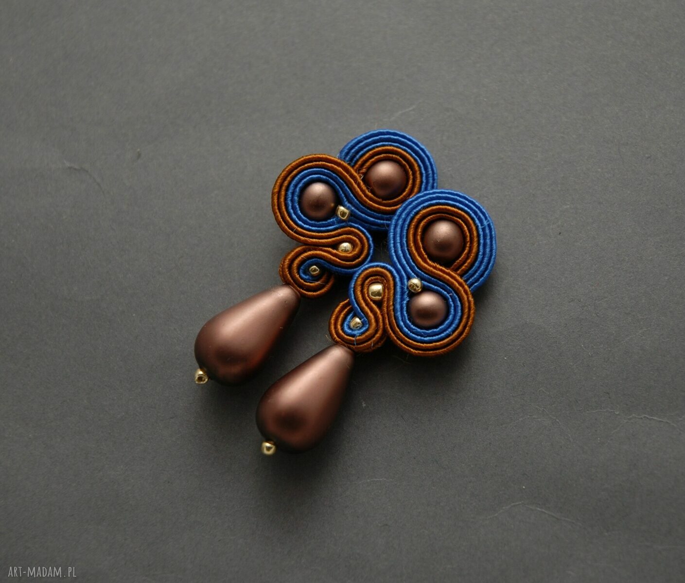 Cynamonowo-kobaltowe klipsy sutasz - haft z koralikami, ok. 4,5 cm