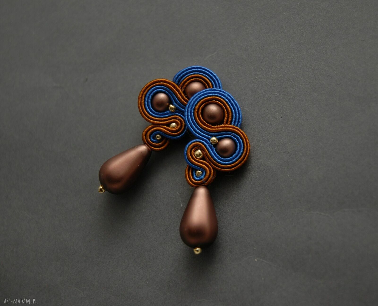 Cynamonowo-kobaltowe klipsy sutasz - haft z koralikami, ok. 4,5 cm