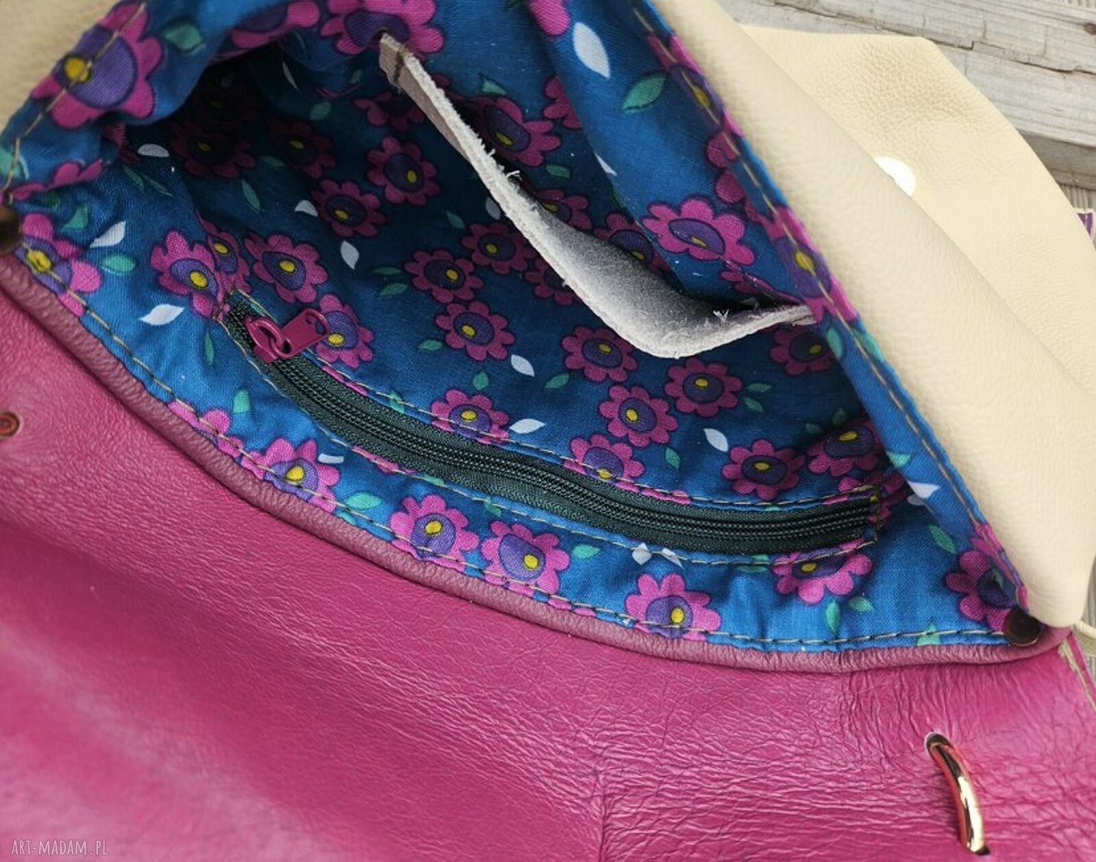 Czajeczka Kogucik - niewielka skórzana torebka na ramię ręcznie robiona
