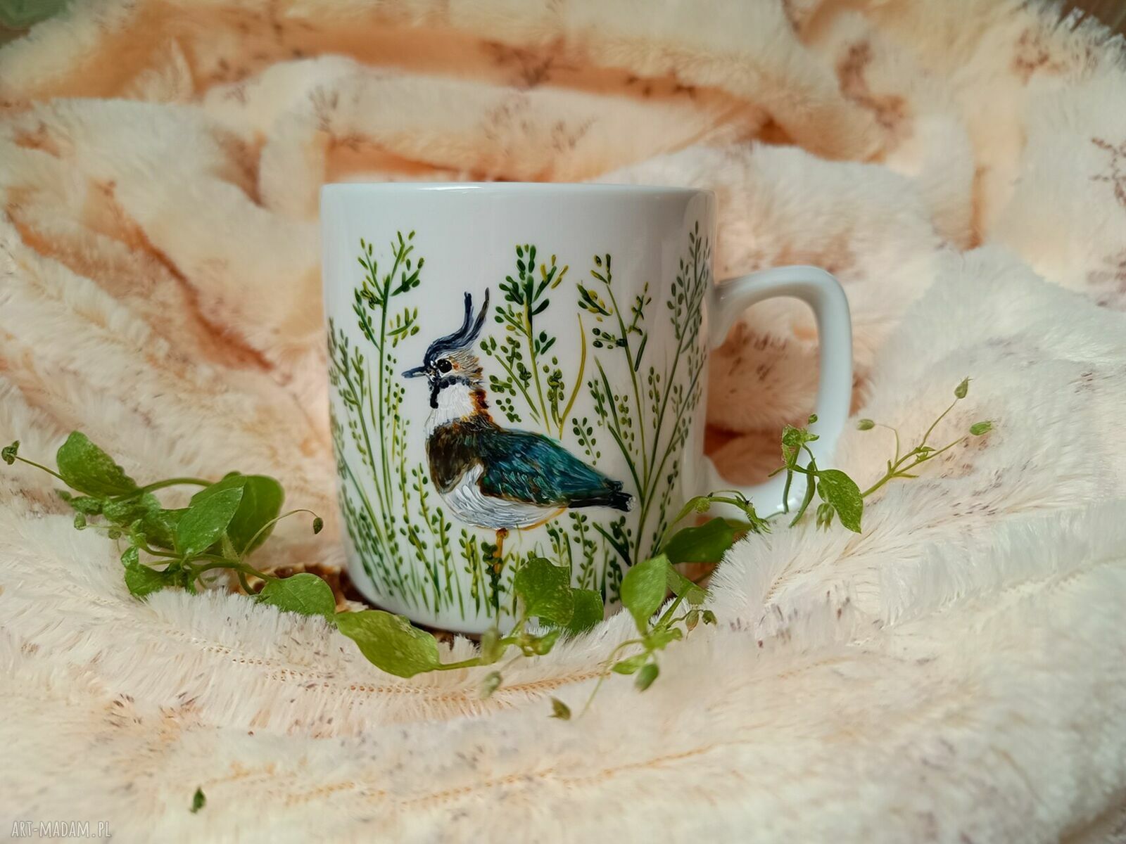 Ręcznie malowany kubek z porcelany 270 ml: czajka i łąka