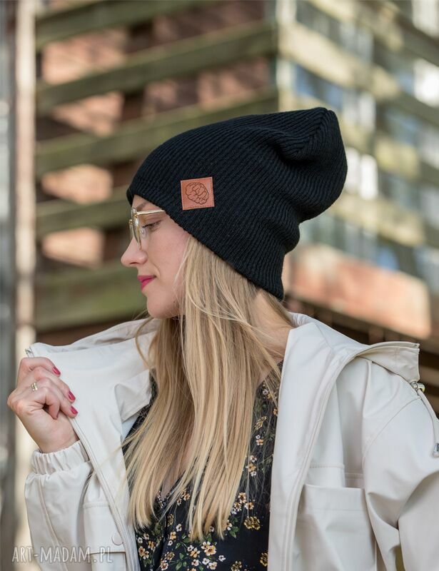 Czapka dwustronna beanie wywijana - czarna logo z ekoskórki