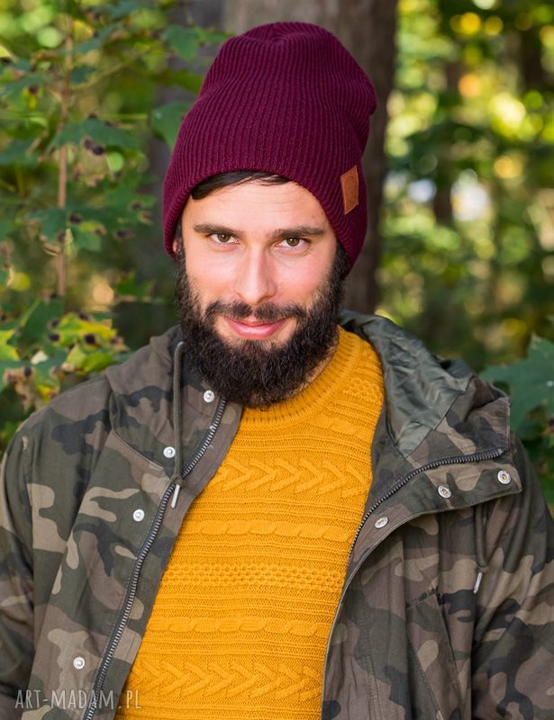 Dwustronna beanie bordo z logo z ekoskórki - miękka i wygodna