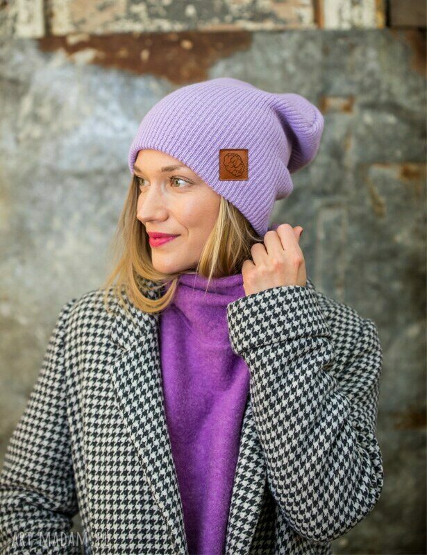 Czapka dwustronna beanie Lavendowe Love z logo z ekoskórki