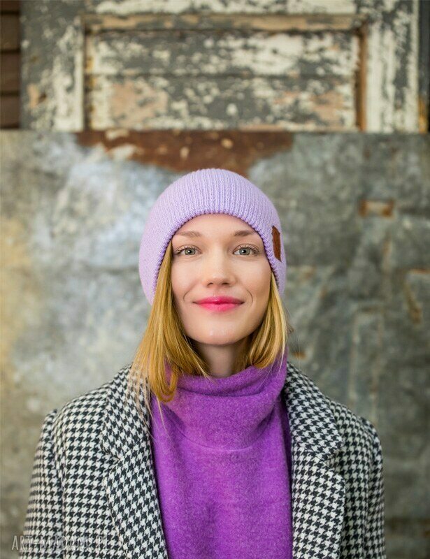 Czapka dwustronna beanie Lavendowe Love z logo z ekoskórki