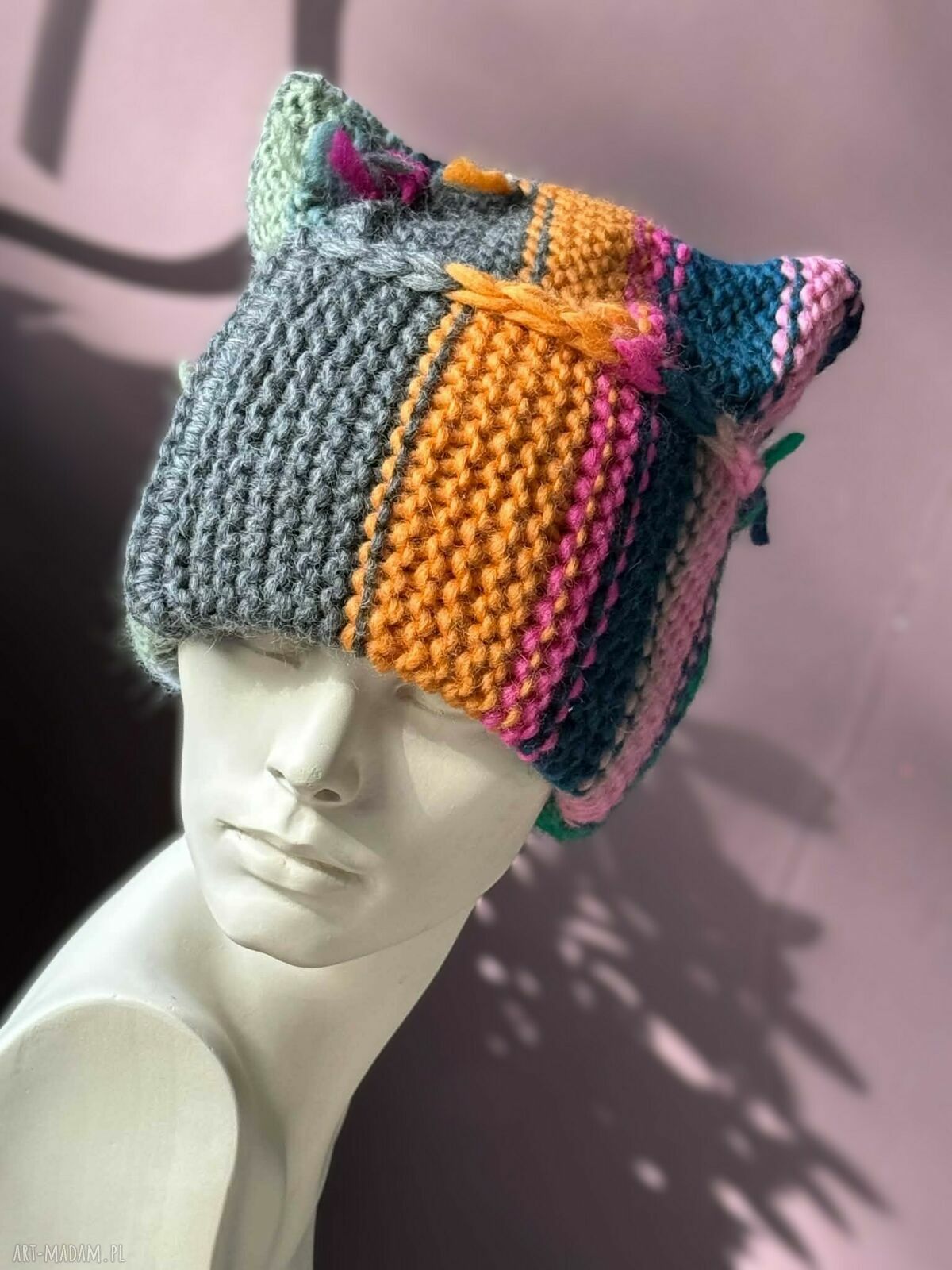 Kolorowa czapa rogata z 100% wełny w stylu boho