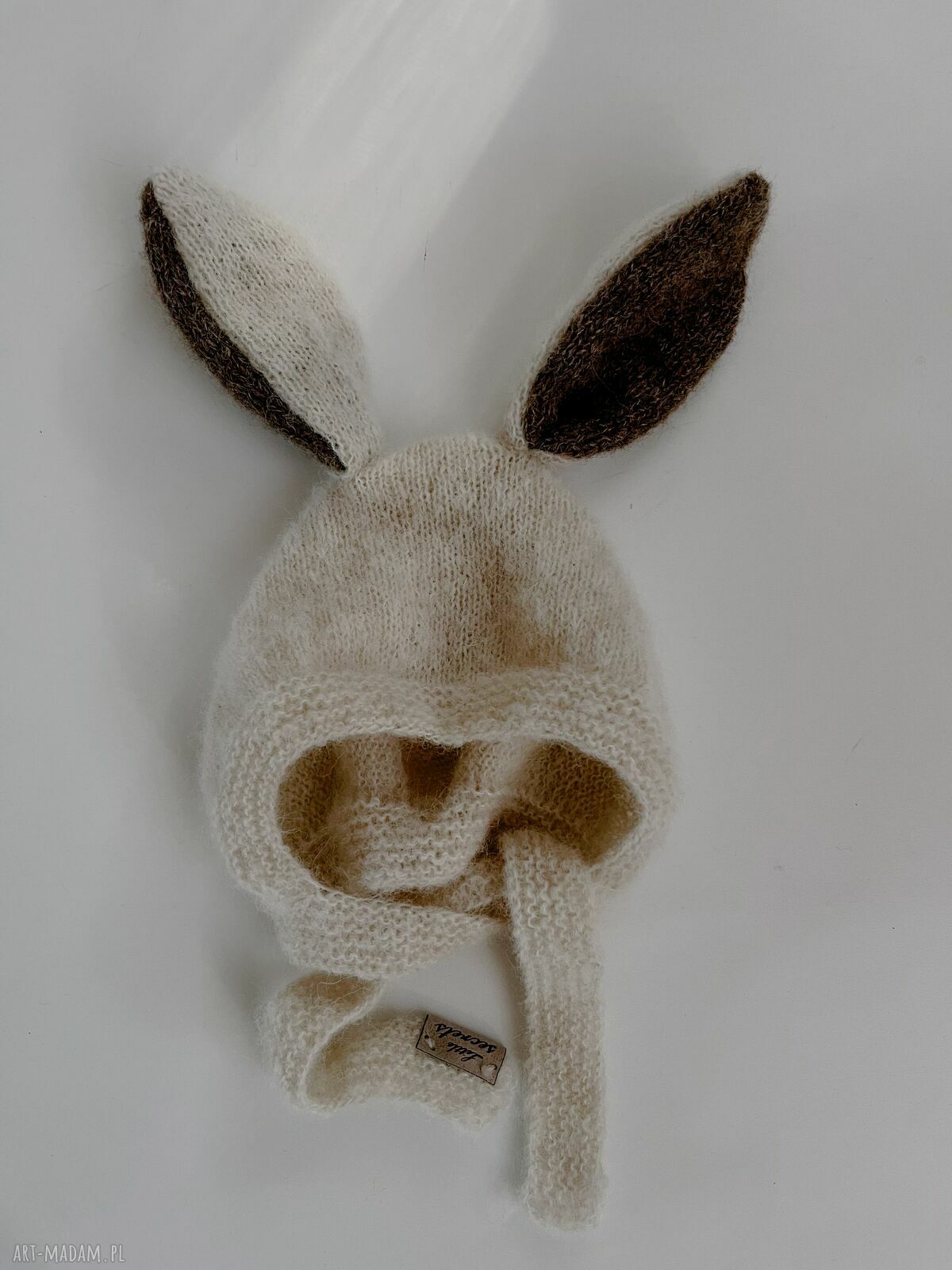 Ręcznie robiona czapeczka niemowlęca Happy Bunny z króliczymi uszkami