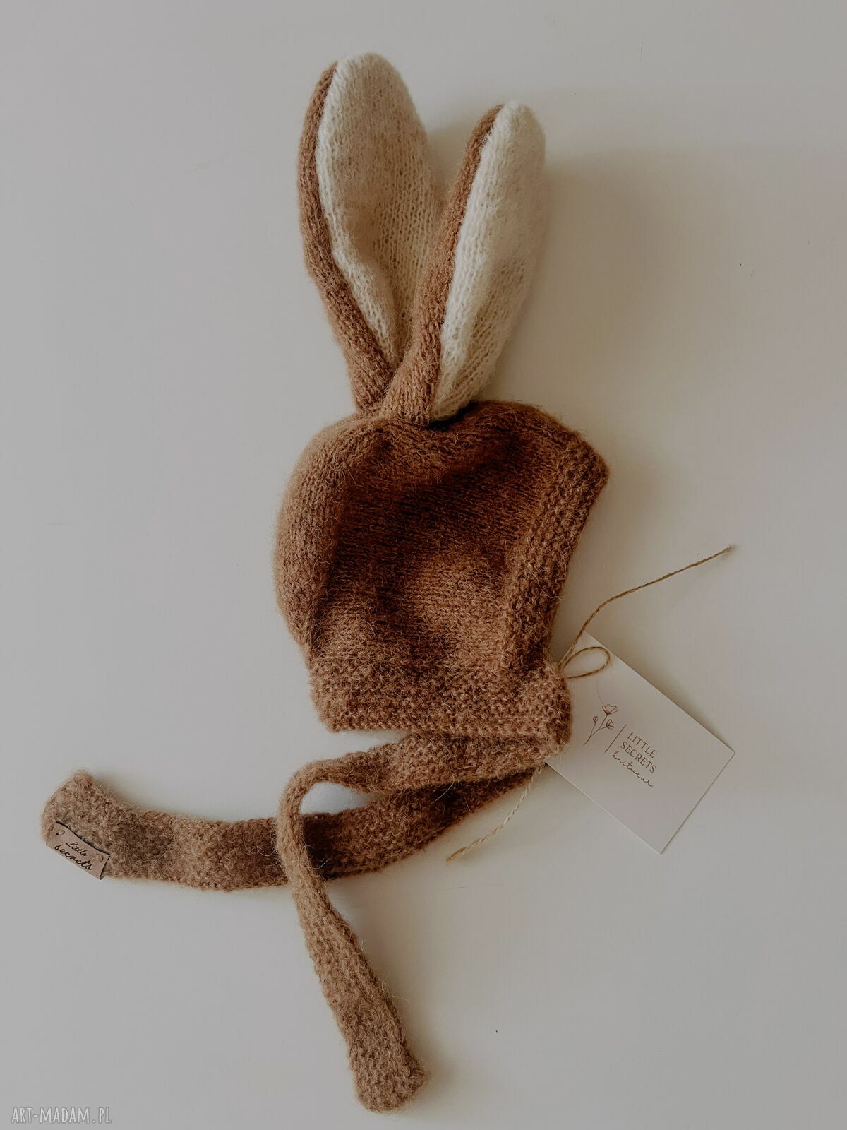 Ręcznie robiona czapeczka niemowlęca Happy Bunny z króliczymi uszkami