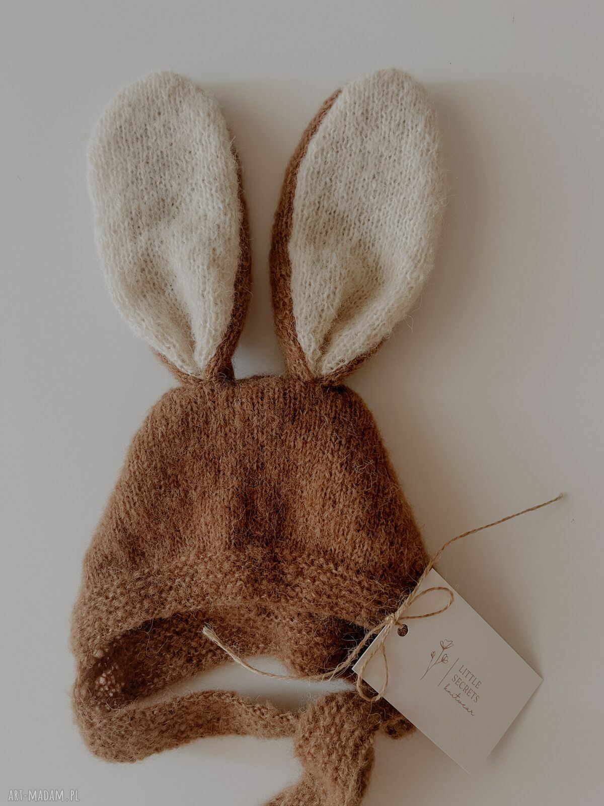 Ręcznie robiona czapeczka niemowlęca Happy Bunny z króliczymi uszkami