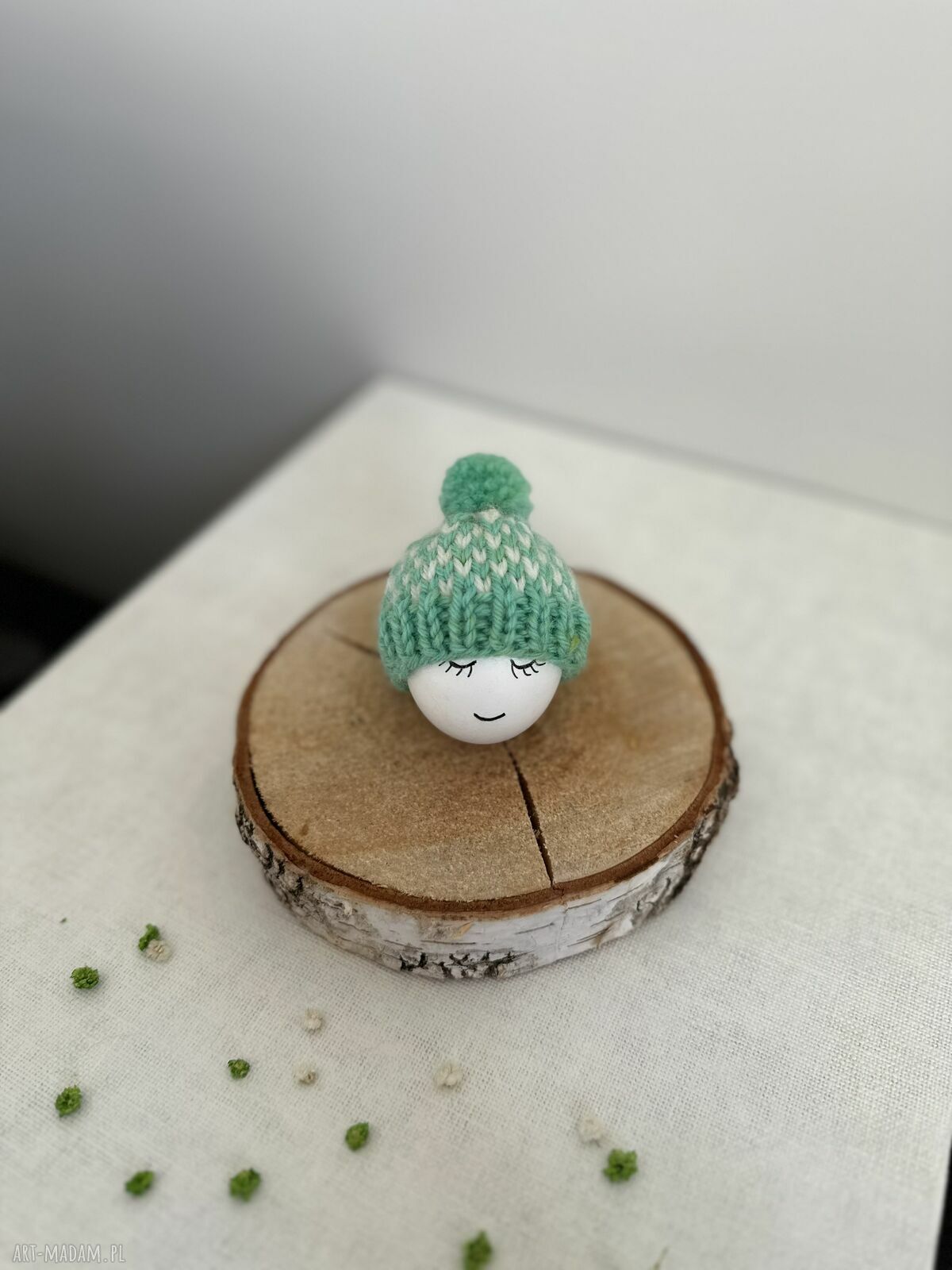 Czapeczka z pomponem na jajka wielkanocne - 1 szt.