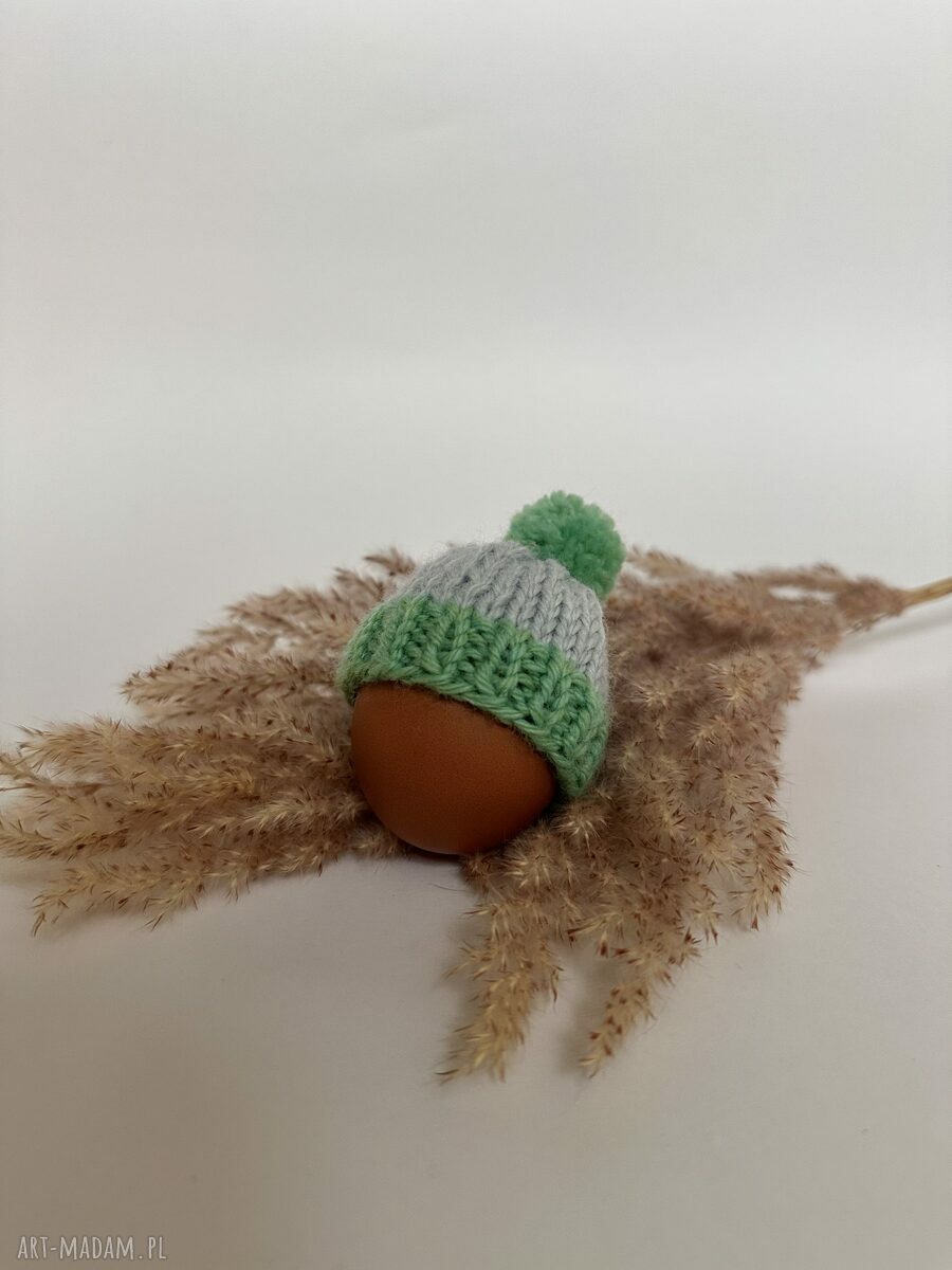 Czapeczka z pomponem na jajka wielkanocne - 1 szt (ręcznie dziergana wełna)
