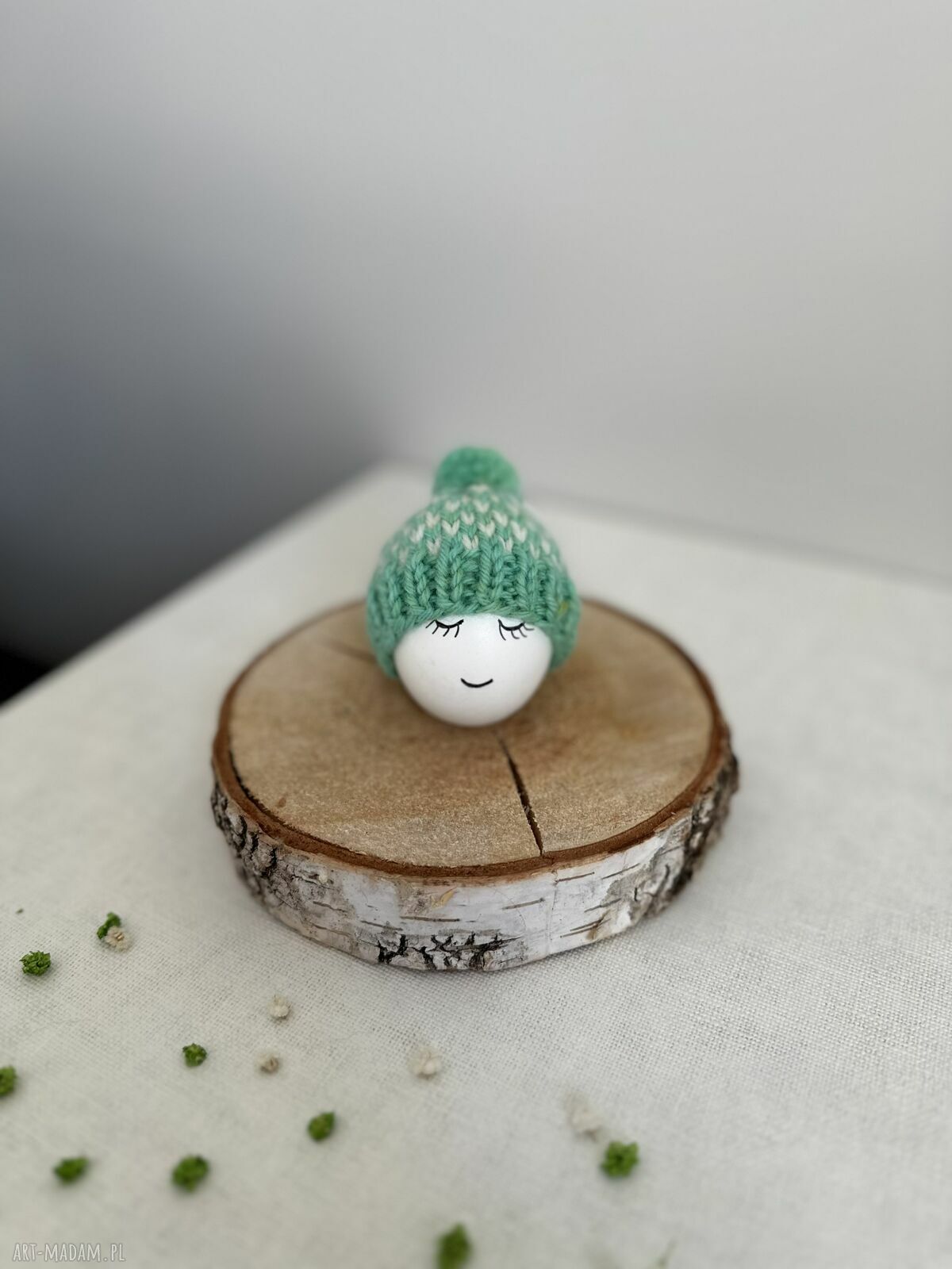 Czapeczka z pomponem na jajka wielkanocne - 1 szt.