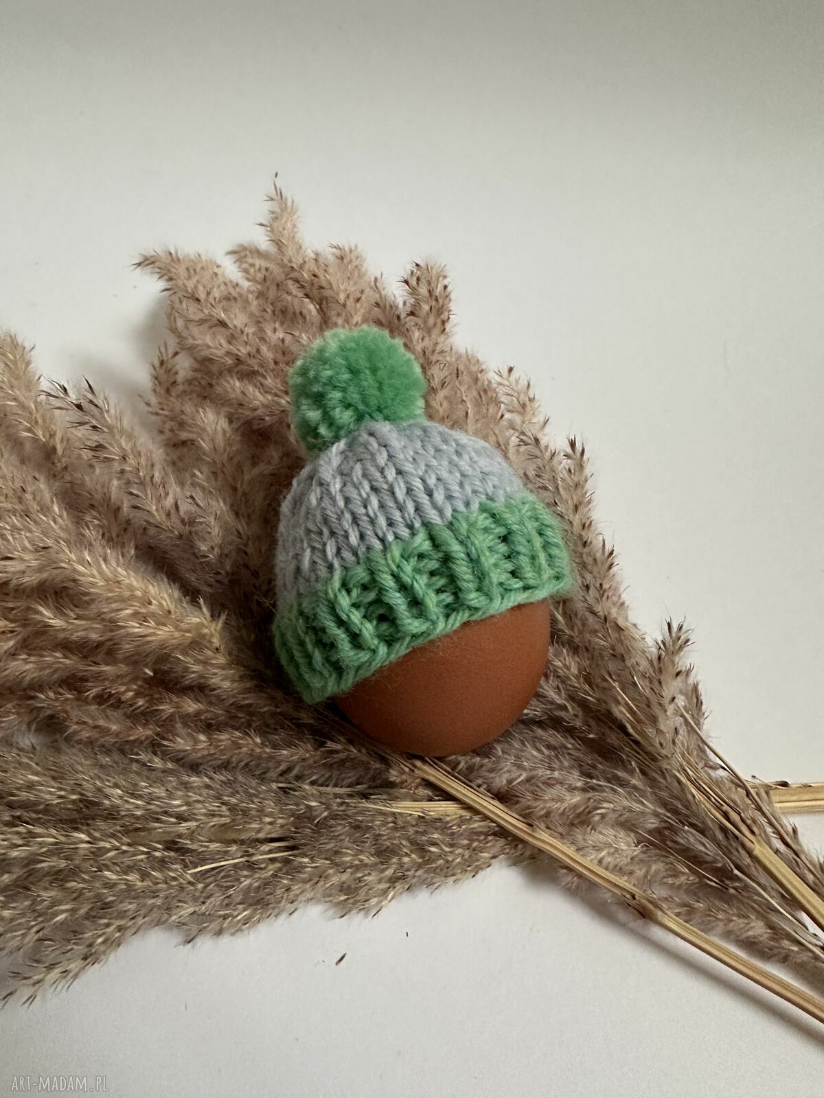 Czapeczka z pomponem na jajka wielkanocne - 1 szt