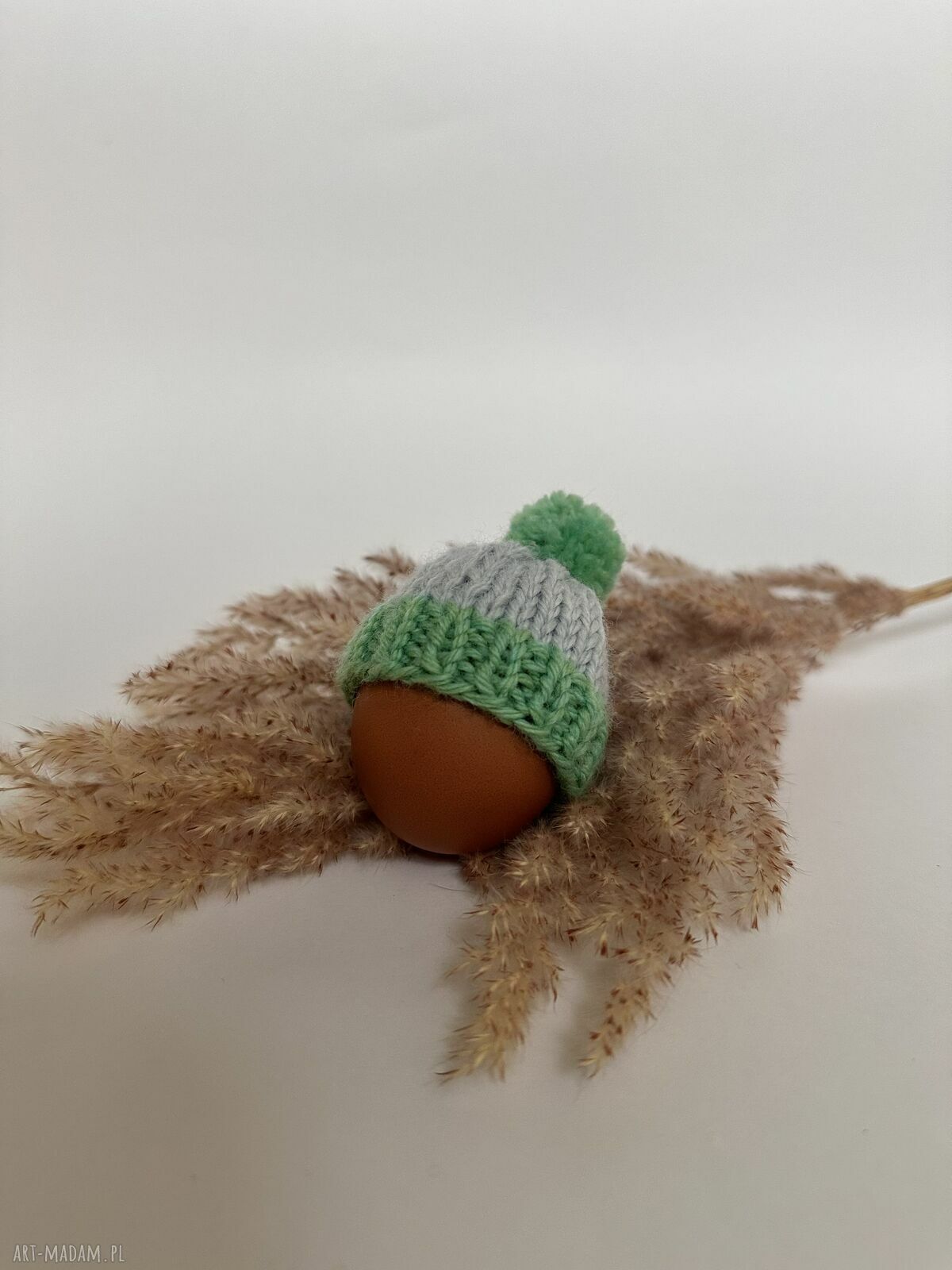 Czapeczka z pomponem na jajka wielkanocne - 1 szt