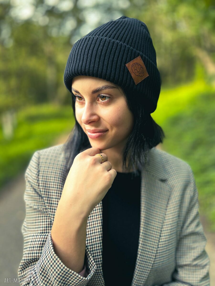 Bawełniana czapka beanie 2w1 z ekoskórkowym logo - czarny