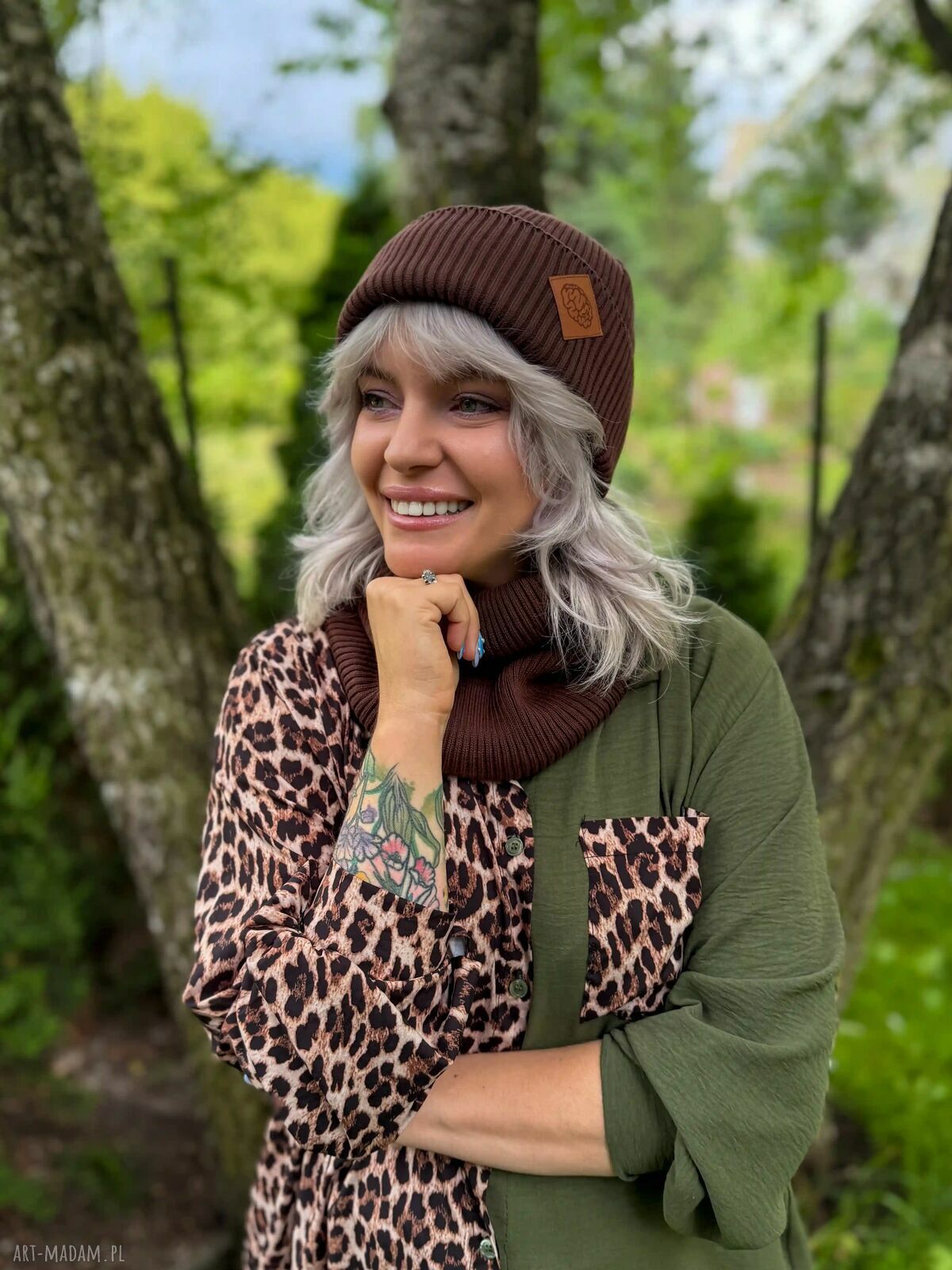 Bawełniana czapka beanie Brąz 2w1 z logo z ekoskórki - Brain Inside