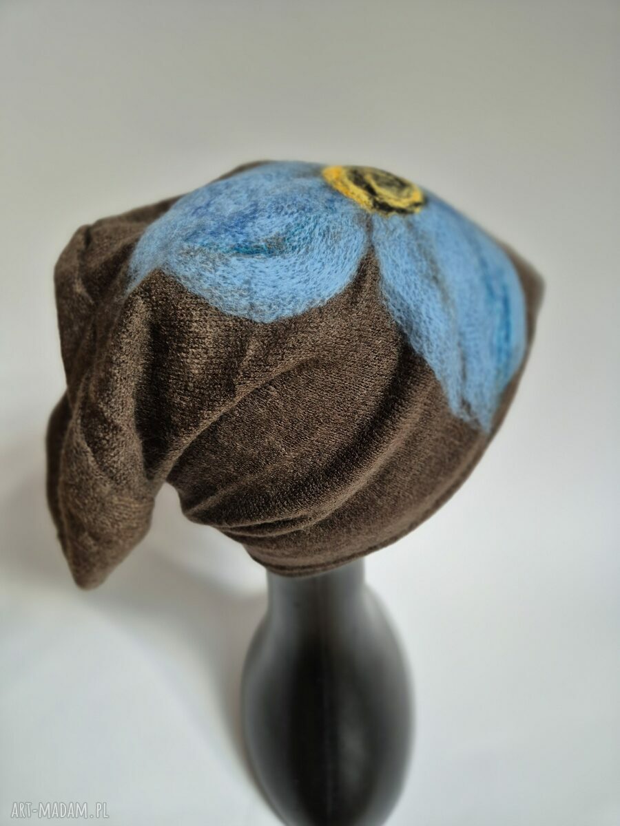 Brązowo-niebieska czapka wełniana filcowana w kwiaty z podszewką - handmade, rozmiar uniwersalny