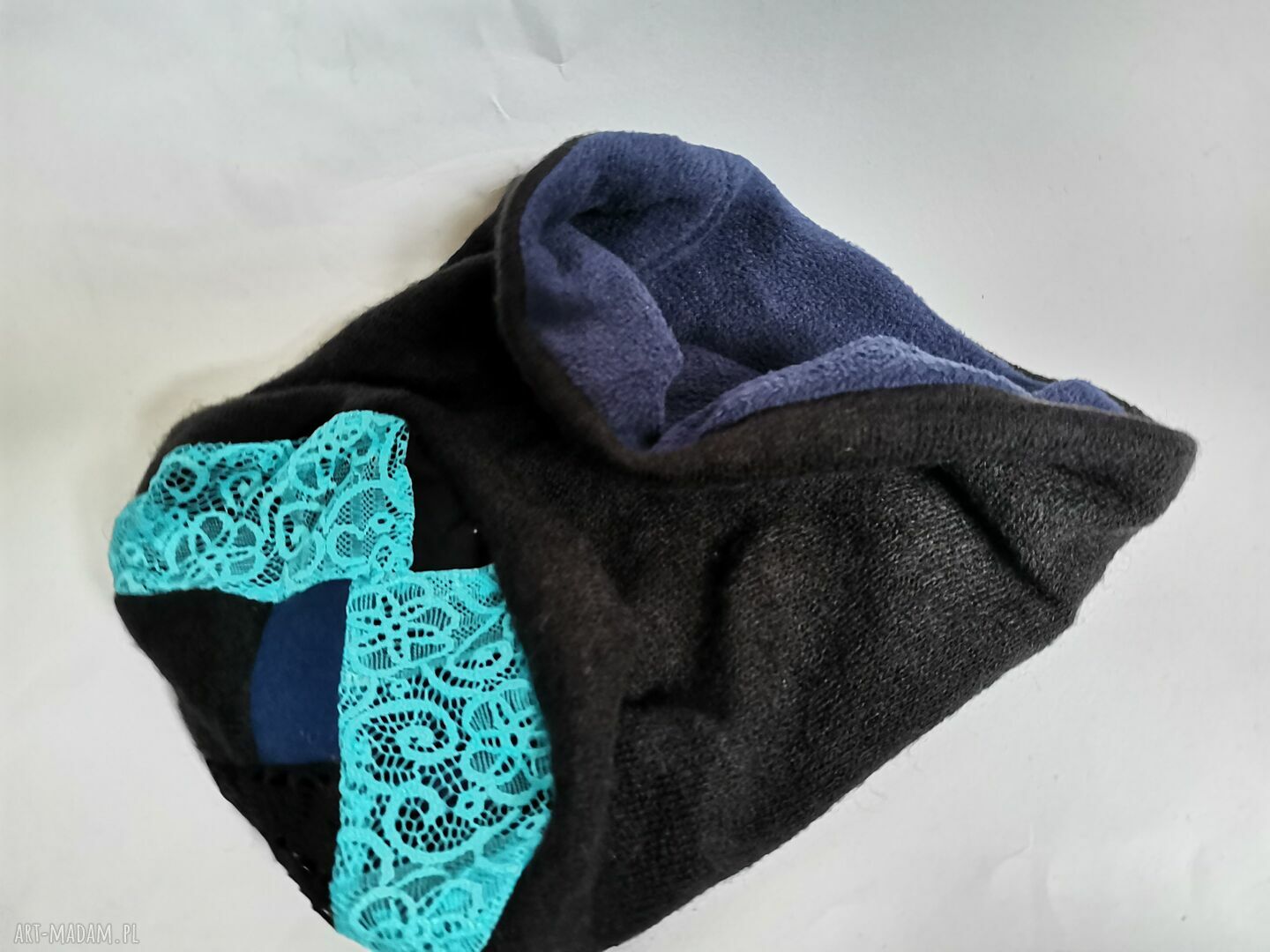 Ciepła czapka miękka z koronką boho - na podszewce