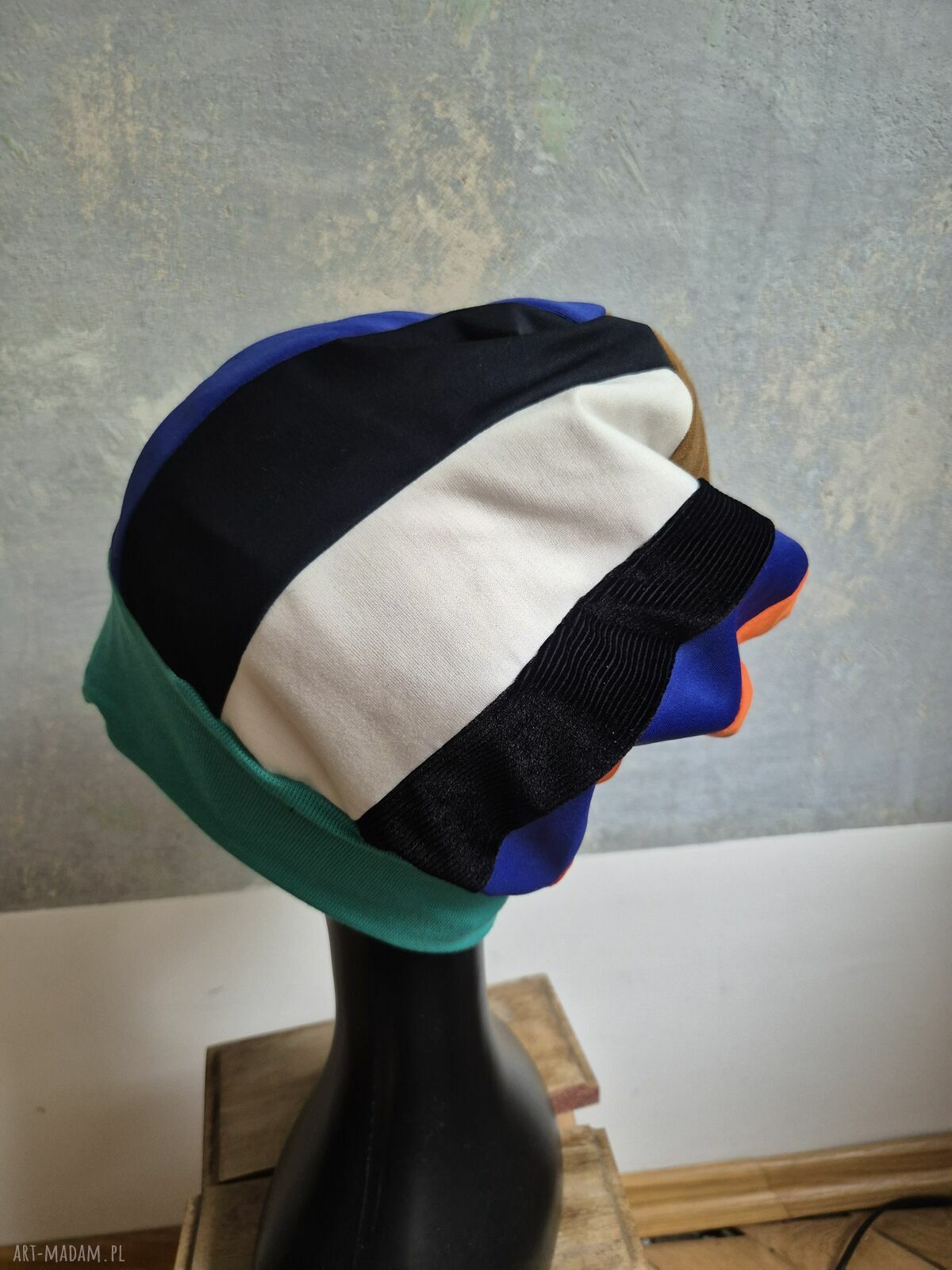 Ręcznie wykonana czapka damska handmade na co dzień