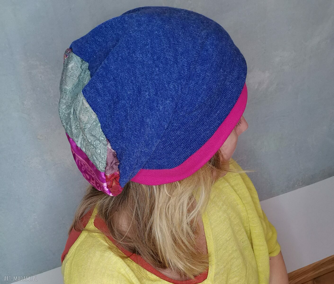 Czapka wiosenna damska z jedwabiem na podszewce i frędzlami w stylu boho