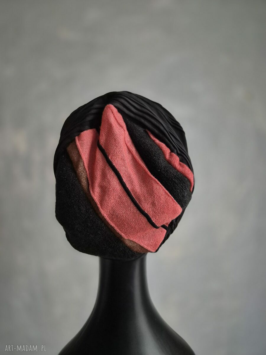 Czarna czapka patchworkowa boho - rozmiar uniwersalny