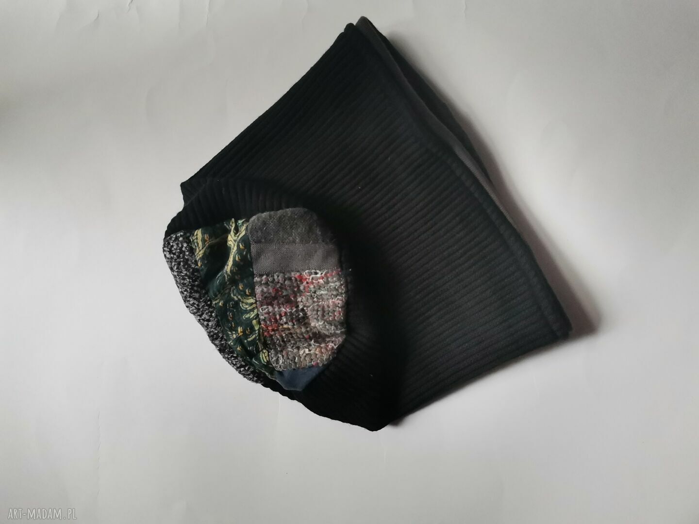 Czarna czapka wełniana „Smerfetka” na podszewce - boho etno, one size (58-61 cm)