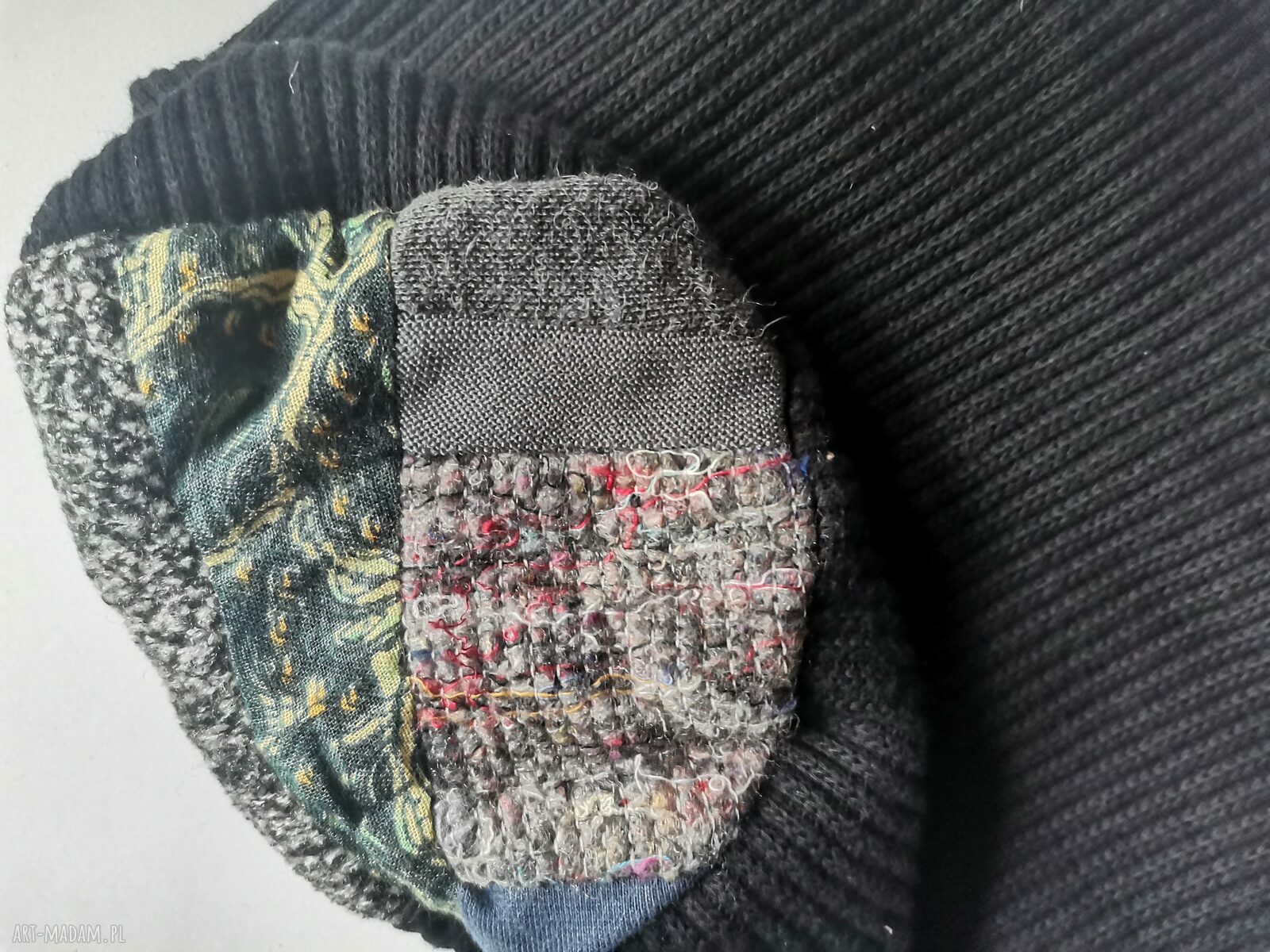 Czarna czapka wełniana „Smerfetka” na podszewce - boho etno, one size (58-61 cm)
