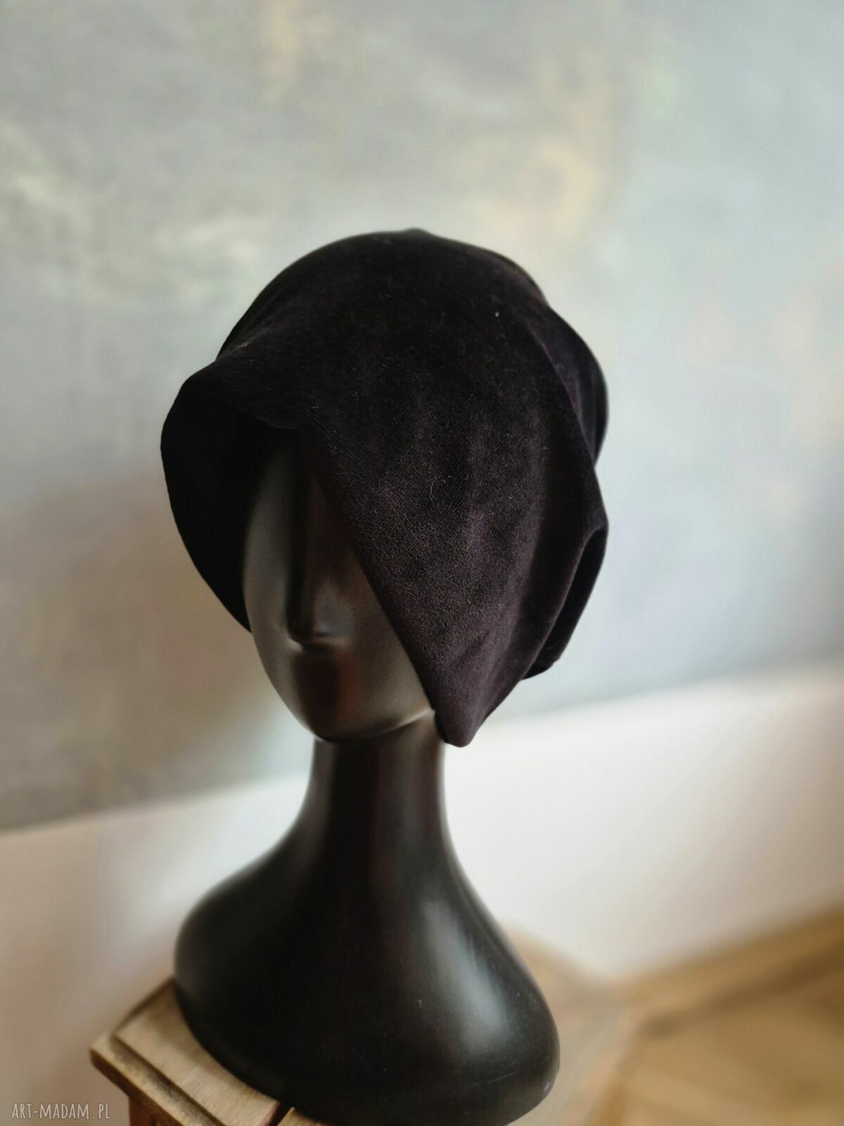 Czarna czapka Smerfetka na podszewce - handmade na co dzień