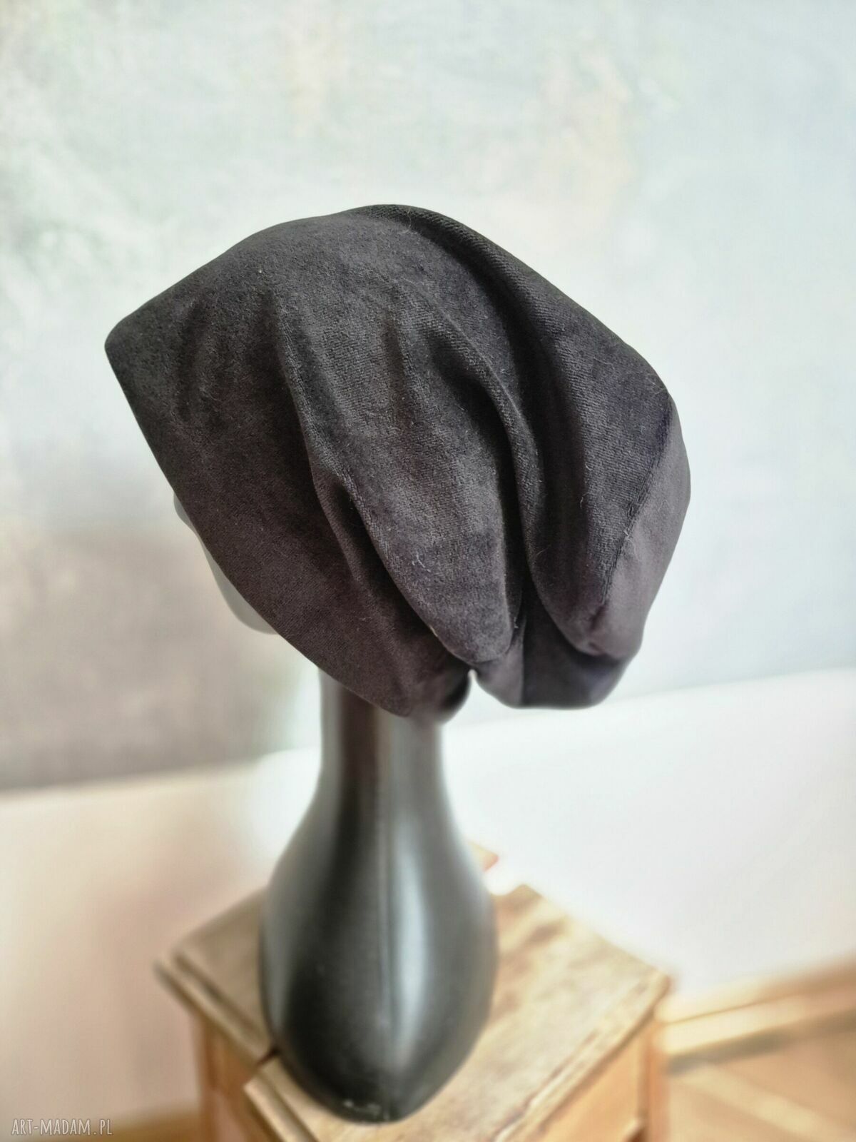 Czarna czapka Smerfetka na podszewce - handmade na co dzień