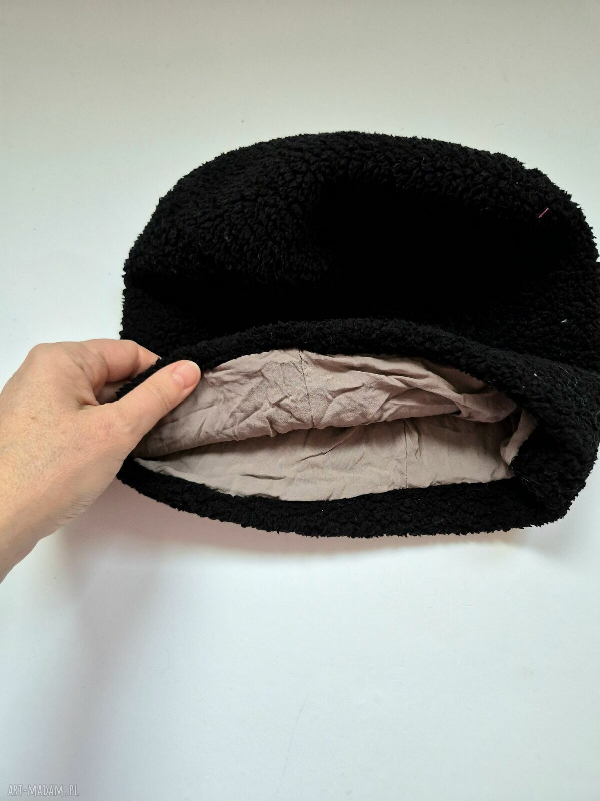 Ciepła czapka czarny baranek z sztucznym futerkiem na podszewce - handmade