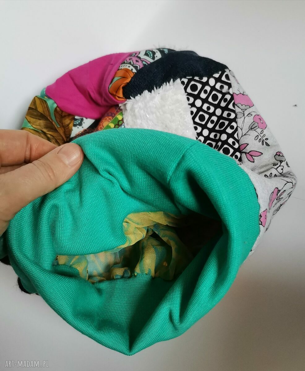 Czapka damska boho etno z futerkiem, szyta patchworkowo na podszewce - rozmiar uniwersalny