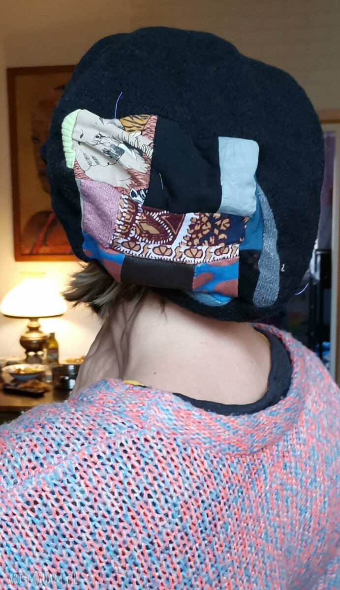 Czapka damska czarna smerfetka - uniwersalna handmade