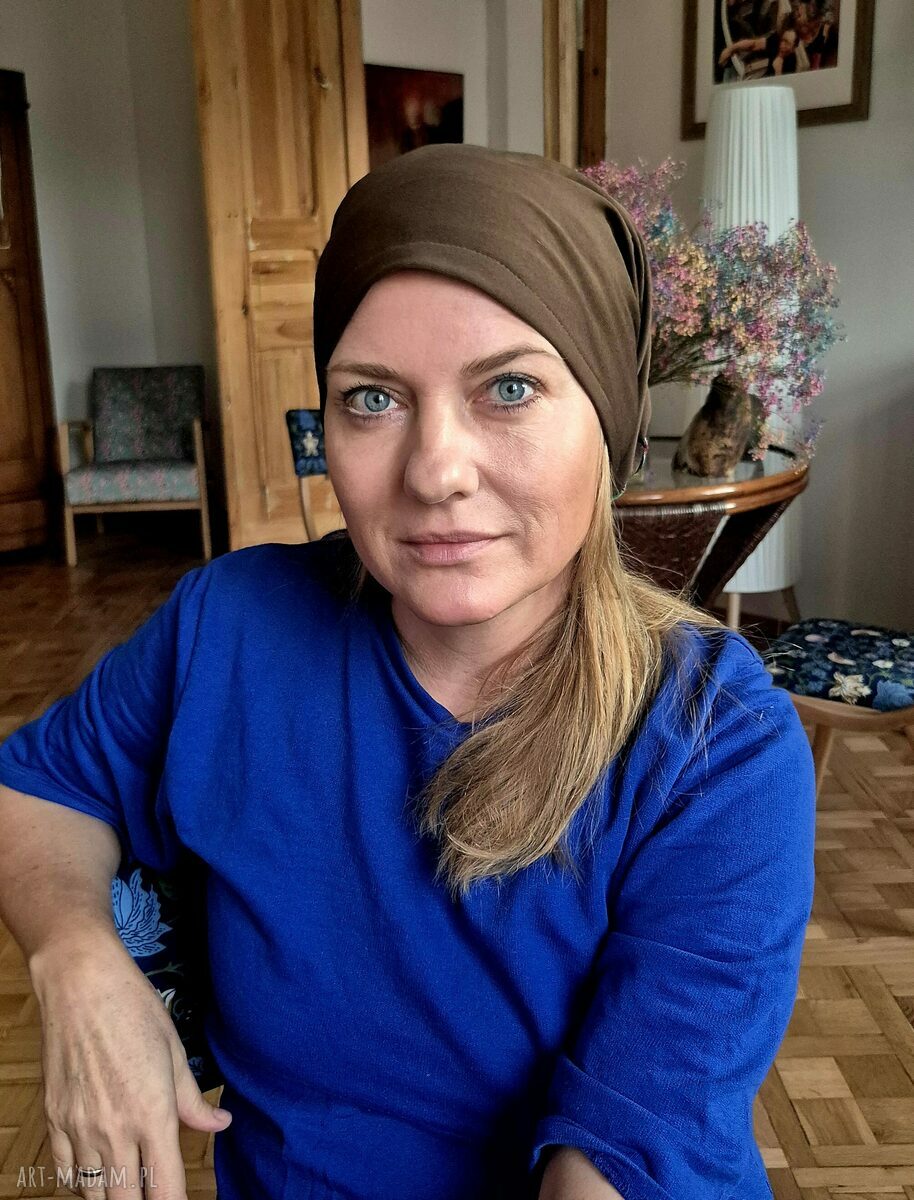 Brązowa czapka damska na podszewce - rękodzieło, rozmiar M
