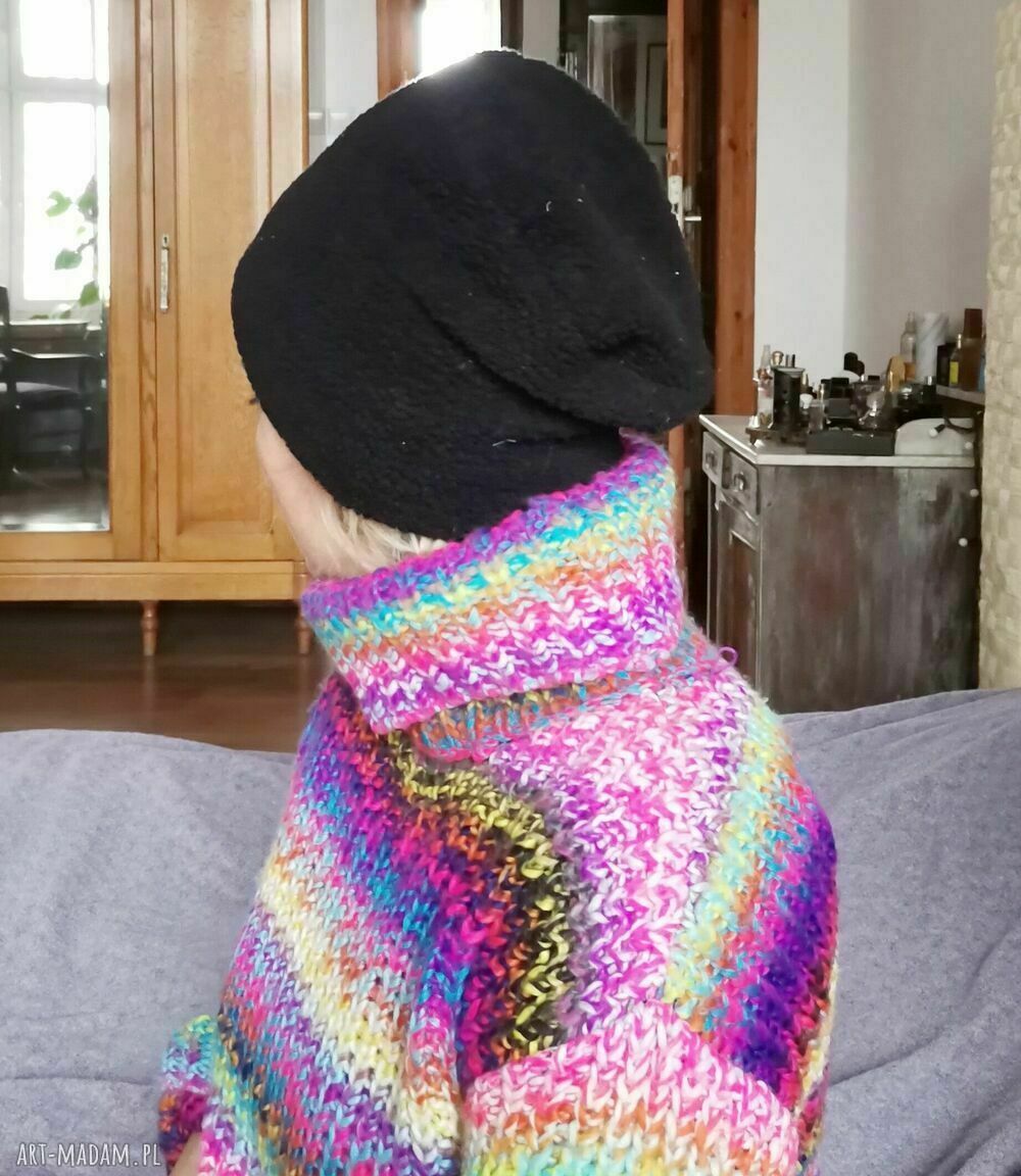 Czapka damska czarny baranek na podszewce - 58-59 cm