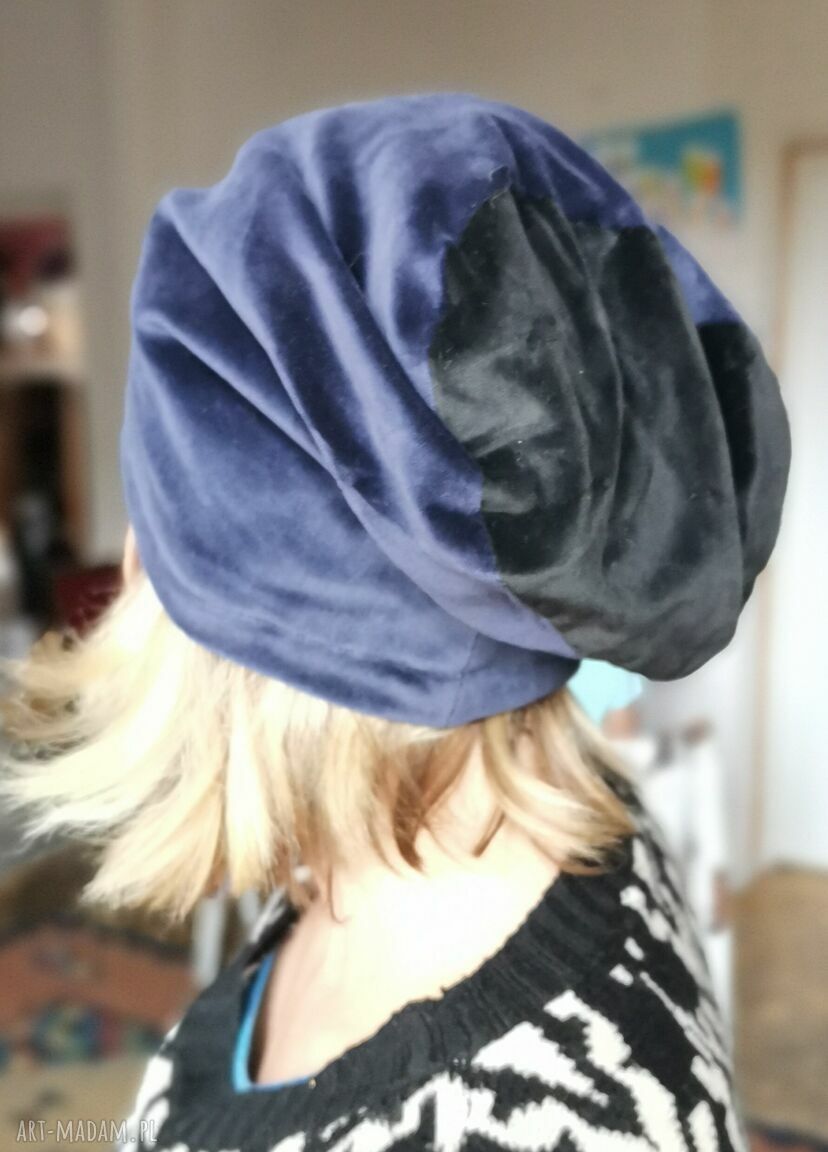 Aksamitna czapka damska granatowo-czarna na podszewce - styl handmade
