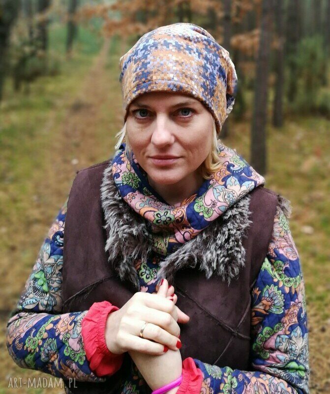 Czapka damska dzianinowa z wełny na podszewce - sportowa w kratkę