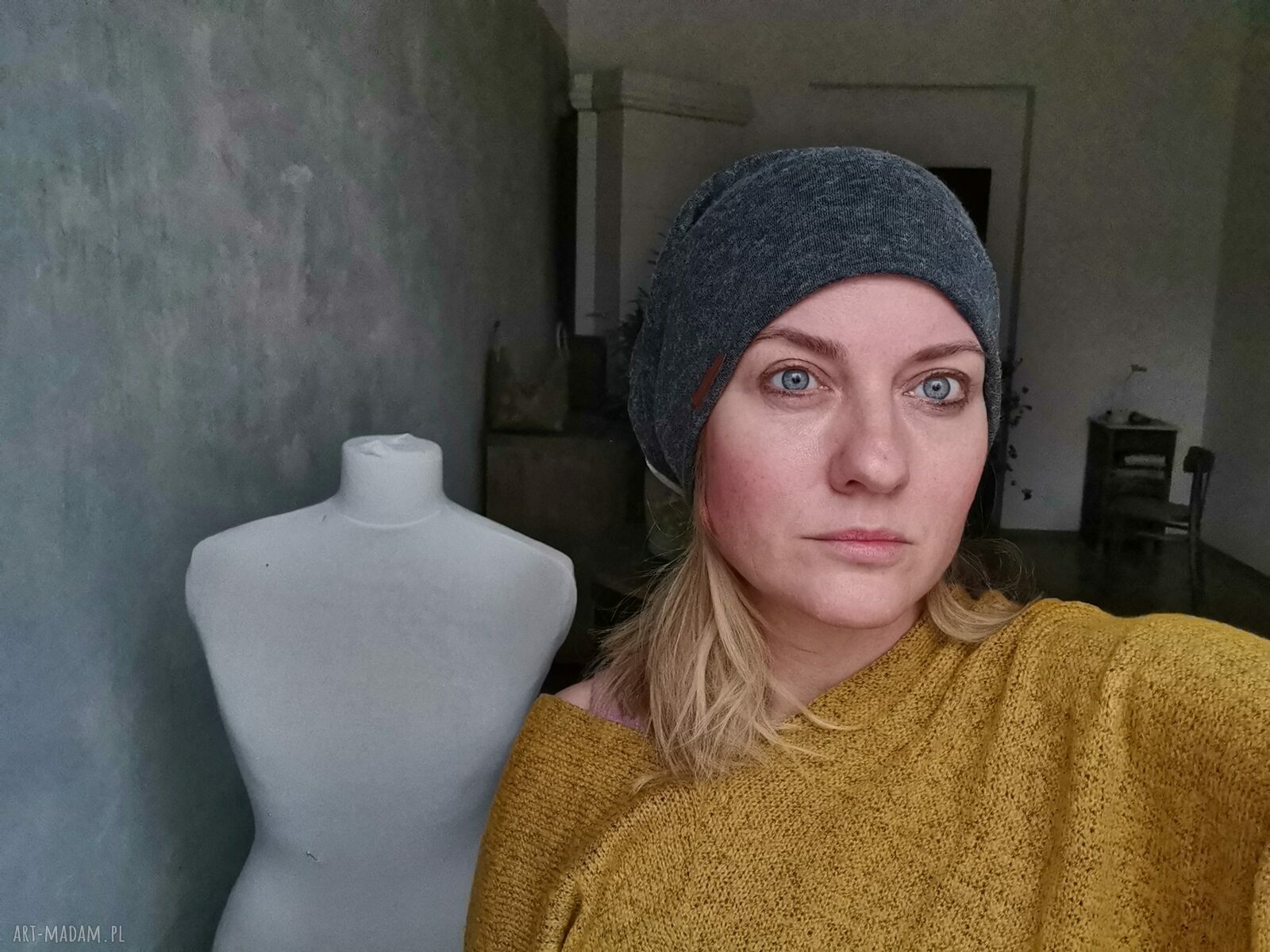 Czapka damska na podszewce Ruda Klara Frida - obwód uniwersalny